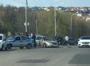 Рассыпавшиеся после аварии машины парализовали движение в Ставрополе Рассыпавшиеся после аварии машины парализовали движение в Ставрополе