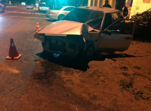 29-летний водитель тонированного авто на полной скорости врезался в дерево на Ставрополье 29-летний водитель тонированного авто на полной скорости врезался в дерево на Ставрополье