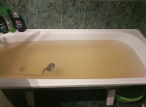 Неприятно пахнущая вода грязно-желтого цвета бежит из кранов ставропольцев Неприятно пахнущая вода грязно-желтого цвета бежит из кранов ставропольцев