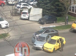 Беременная пассажирка пострадала в ДТП с такси и ВАЗ-2110 в Ставрополе Беременная пассажирка пострадала в ДТП с такси и ВАЗ-2110 в Ставрополе