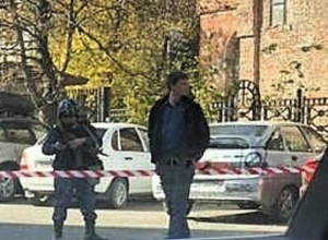 Территорию рядом с цирком оцепили силовики в Ставрополе Территорию рядом с цирком оцепили силовики в Ставрополе