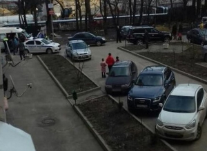 В одном из дворов Ставрополя водитель-лихач сбил ребенка В одном из дворов Ставрополя водитель-лихач сбил ребенка