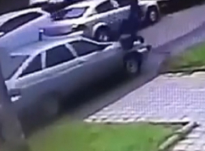 «Кто виноват?»: автохам сбил пешехода на «зебре» и попал на видео в Ставропольском крае «Кто виноват?»: автохам сбил пешехода на «зебре» и попал на видео в Ставропольском крае