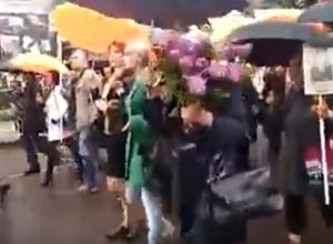 «Видео, от которого мурашки»: шествующие в Бессмертном полку спели «Катюшу» в Ставрополе «Видео, от которого мурашки»: шествующие в Бессмертном полку спели «Катюшу» в Ставрополе
