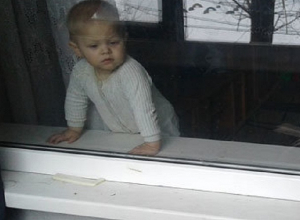 2-летний ребенок запер мать на балконе 3-его этажа в Ставрополе 2-летний ребенок запер мать на балконе 3-его этажа в Ставрополе