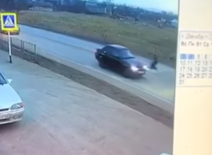 Перебегавшего дорогу ребенка сбила машина на Ставрополье Перебегавшего дорогу ребенка сбила машина на Ставрополье