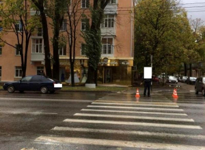 20-летняя девушка сломала нос после попадания под «Опель» на пешеходном переходе в Ставрополе 20-летняя девушка сломала нос после попадания под «Опель» на пешеходном переходе в Ставрополе