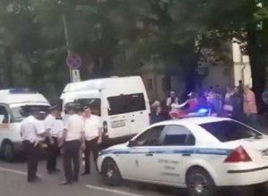 Полная пассажиров маршрутка врезалась в столб в Ставрополе - 13 человек с переломами попали в больницу Полная пассажиров маршрутка врезалась в столб в Ставрополе - 13 человек с переломами попали в больницу