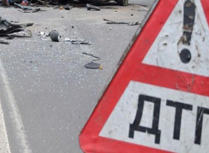 В дерево врезалась женщина на «Ладе-Калине» из-за плохой погоды на Ставрополье В дерево врезалась женщина на «Ладе-Калине» из-за плохой погоды на Ставрополье