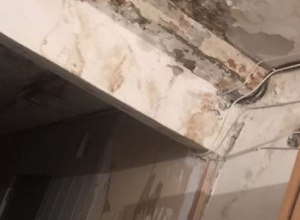 Разруху после майских паводков в одном из домов Пятигорска игнорируют местные власти Разруху после майских паводков в одном из домов Пятигорска игнорируют местные власти
