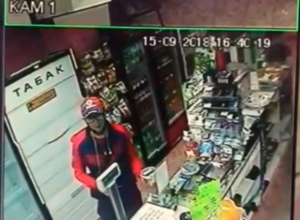 Мужчина украл деньги на лечение ребёнка и попал на видео в Ставрополе Мужчина украл деньги на лечение ребёнка и попал на видео в Ставрополе