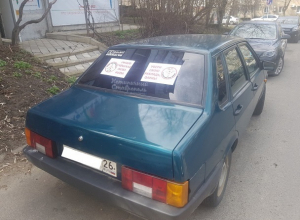«Убери свою рухлядь, олень!»: жители многоэтажки борются с автохамом в Ставрополе «Убери свою рухлядь, олень!»: жители многоэтажки борются с автохамом в Ставрополе