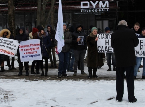 Свечи не зажглись на акции памяти Бориса Немцова в Ставрополе Свечи не зажглись на акции памяти Бориса Немцова в Ставрополе