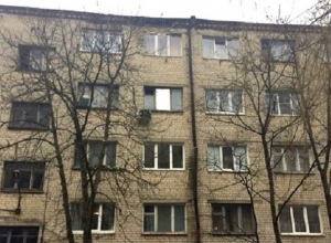Опасные общежития-»развалюхи» экстренно отремонтируют в Ставрополе после падения кирпичей с фасада Опасные общежития-»развалюхи» экстренно отремонтируют в Ставрополе после падения кирпичей с фасада