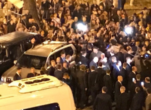 Владимир Путин вышел к толпе народа в Минводах Владимир Путин вышел к толпе народа в Минводах
