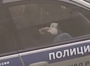 Взятку полицейскому снял на видео житель Пятигорска Взятку полицейскому снял на видео житель Пятигорска