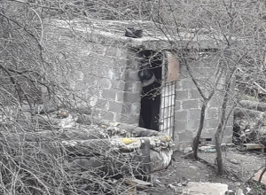 Бомжи гуляют голыми и устраивают дебоши под окнами дома в Кисловодске Бомжи гуляют голыми и устраивают дебоши под окнами дома в Кисловодске