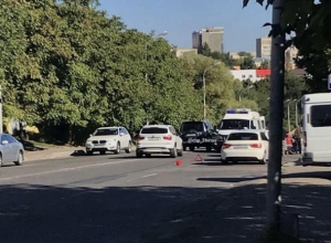 Иномарка сбила перебегавшего дорогу человека на Киринском мосту в Ставрополе Иномарка сбила перебегавшего дорогу человека на Киринском мосту в Ставрополе