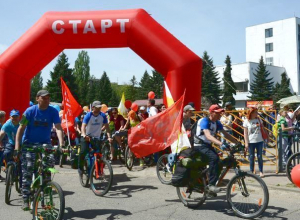 Сотни людей пробежали и проехали на велосипедах по центральным улицам Ставрополя Сотни людей пробежали и проехали на велосипедах по центральным улицам Ставрополя