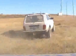 Погоня за пьяным водителем на «Ниве» попала на видео в Светлограде Погоня за пьяным водителем на «Ниве» попала на видео в Светлограде