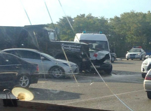 Грузовик въехал в машину «скорой помощи» на выезде из Михайловска Грузовик въехал в машину «скорой помощи» на выезде из Михайловска