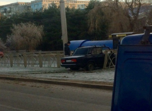 «Крутое пике» в исполнении ВАЗ-2107 вызвало шквал насмешек жителей Ставрополя «Крутое пике» в исполнении ВАЗ-2107 вызвало шквал насмешек жителей Ставрополя