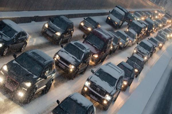 Большие пробки возникли на выезде из Ставрополя из-за перенастройки светофора Большие пробки возникли на выезде из Ставрополя из-за перенастройки светофора