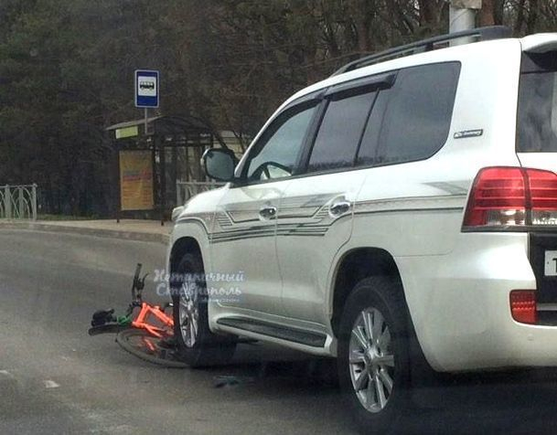 Джип наехал на подростка-велосипедиста на улице Лермонтова в Ставрополе Джип наехал на подростка-велосипедиста на улице Лермонтова в Ставрополе