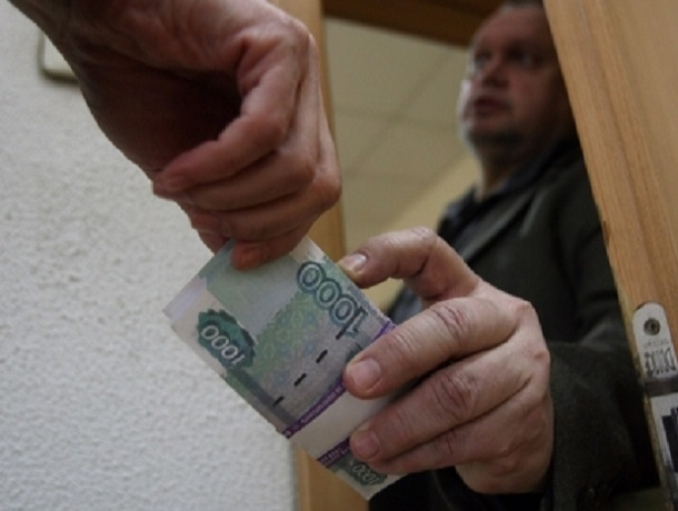 Пытавшихся спасти сына от тюрьмы родителей поймали на взятке на Ставрополье Пытавшихся спасти сына от тюрьмы родителей поймали на взятке на Ставрополье