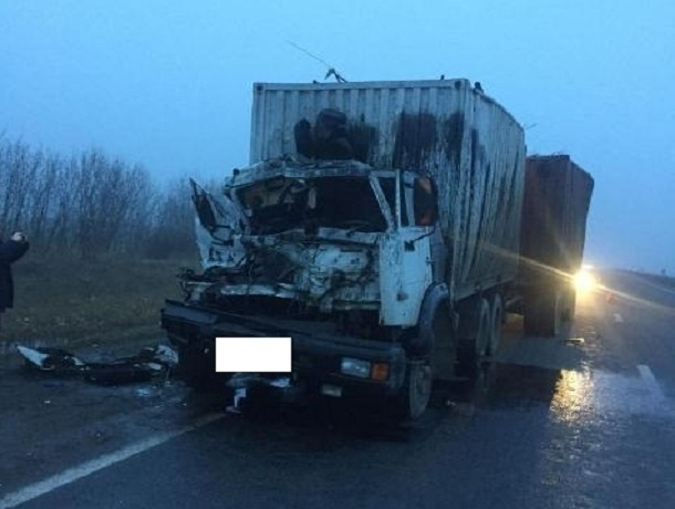 Пассажир КамАЗа погиб в страшном ДТП с грузовиком на Ставрополье Пассажир КамАЗа погиб в страшном ДТП с грузовиком на Ставрополье