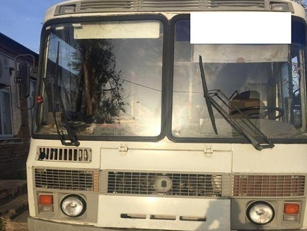 Покатившийся ПАЗик сбил водителя на грунтовой дороге в Ставропольском крае Покатившийся ПАЗик сбил водителя на грунтовой дороге в Ставропольском крае