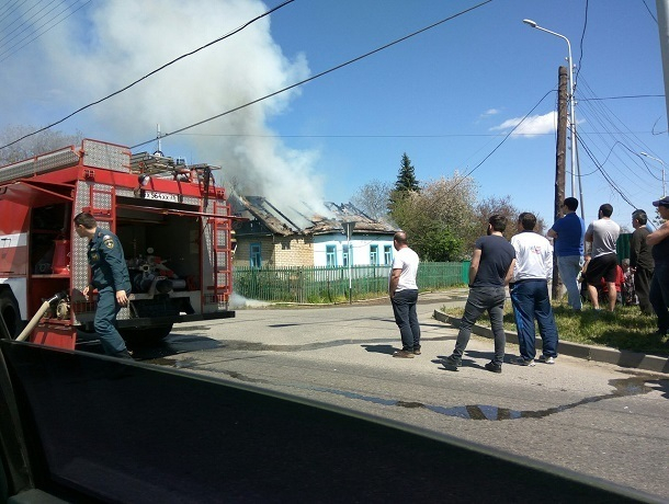 Сильный пожар произошел в частном доме на улице Достоевского в Ставрополе Сильный пожар произошел в частном доме на улице Достоевского в Ставрополе
