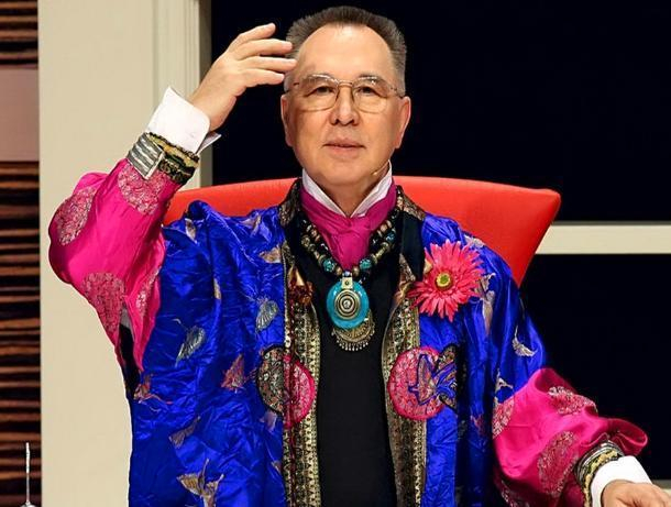 Модельер Вячеслав Зайцев впечатлил ставропольчан своими розовыми носками Модельер Вячеслав Зайцев впечатлил ставропольчан своими розовыми носками