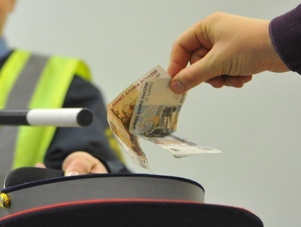 2-х полицейских в Невинномысске обвиняют в получении взятки по сговору 2-х полицейских в Невинномысске обвиняют в получении взятки по сговору