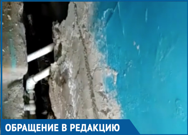 В Михайловске в многоквартирном доме обрушилась лестница В Михайловске в многоквартирном доме обрушилась лестница
