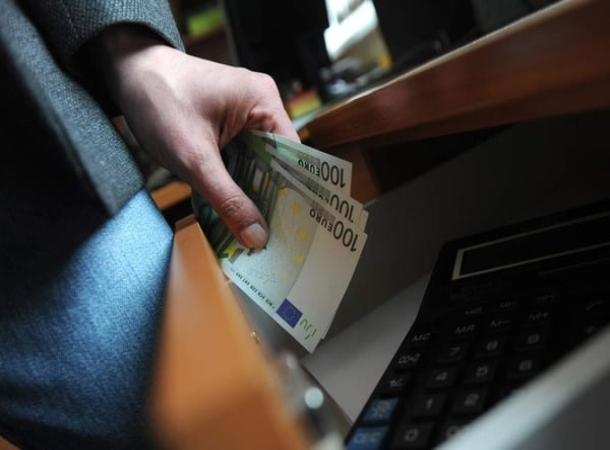 Взятку полицейскому за прикрытие сына пытался дать мужчина на Ставрополье Взятку полицейскому за прикрытие сына пытался дать мужчина на Ставрополье