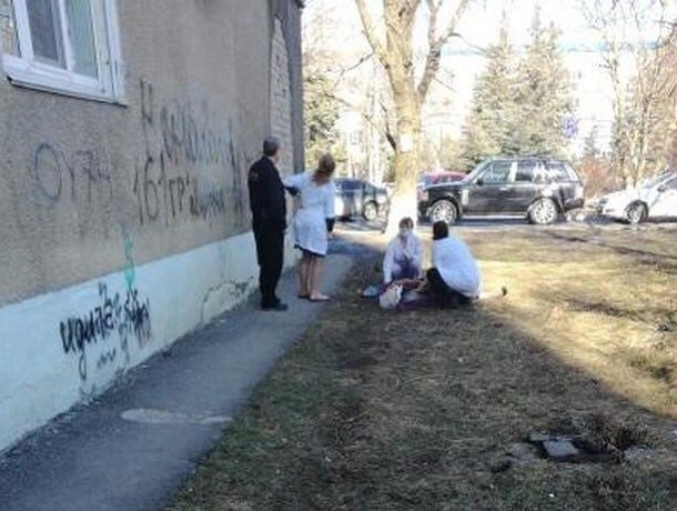 В Ставрополе женщина погибла при падении с высоты В Ставрополе женщина погибла при падении с высоты