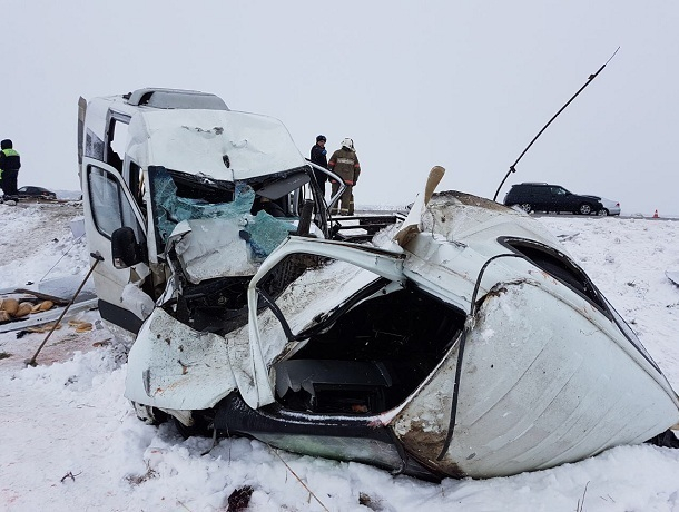 На Ставрополье два человека погибли в ДТП с маршруткой На Ставрополье два человека погибли в ДТП с маршруткой