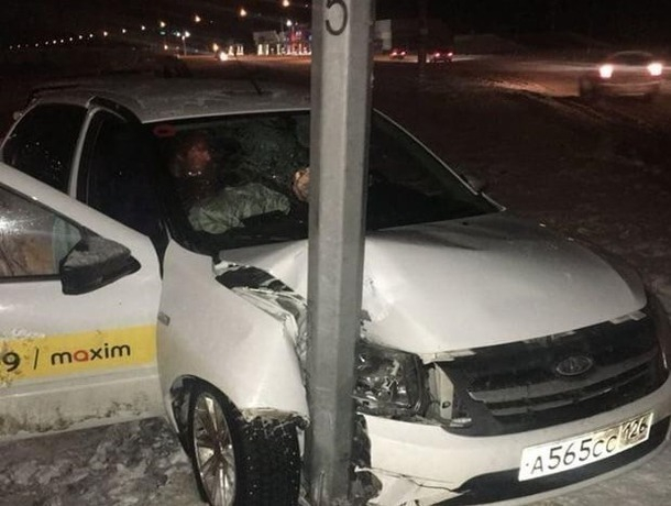 В Ставрополе шофёр влетел в столб и исчез, оставив раненого пассажира