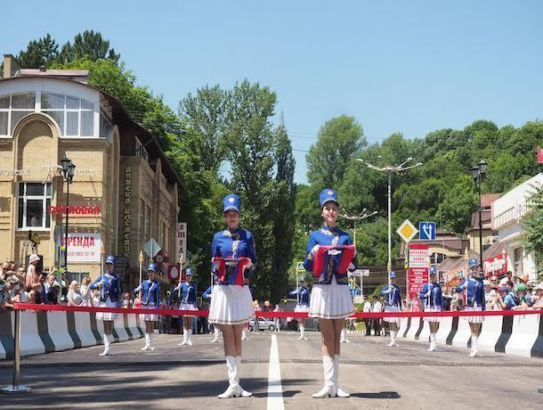 В Кисловодске после ремонта открыт мост через реку Ольховка В Кисловодске после ремонта открыт мост через реку Ольховка