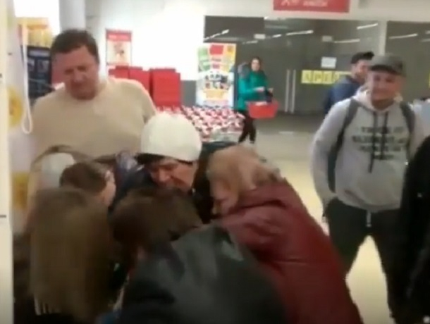 Ставропольчанки устроили драку из-за игрушек в гипермаркете на Объездной Ставропольчанки устроили драку из-за игрушек в гипермаркете на Объездной