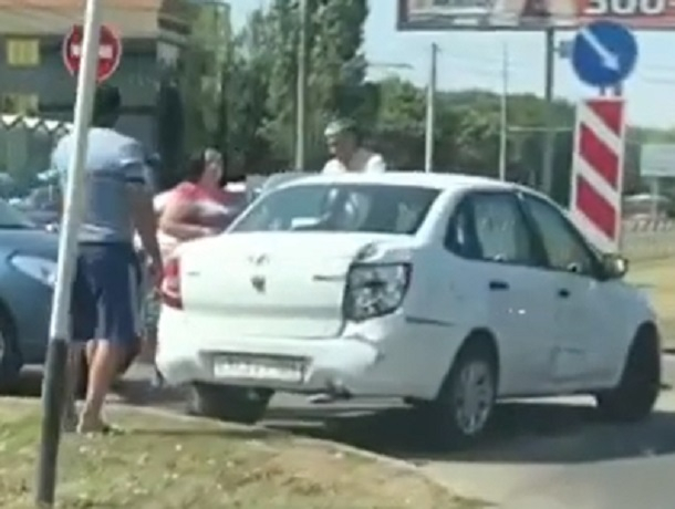 Серьезная пробка из-за ДТП образовалась в Ставрополе Серьезная пробка из-за ДТП образовалась в Ставрополе