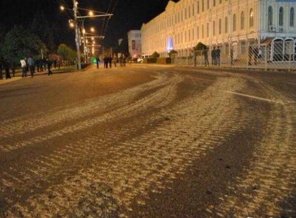 В центре Ставрополя военная техника испортила асфальтовое покрытие дорог