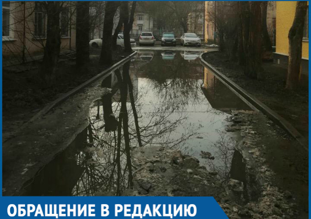 Пешеходную зону во время дождя в одном из районов Ставрополя заливает до бордюра Пешеходную зону во время дождя в одном из районов Ставрополя заливает до бордюра