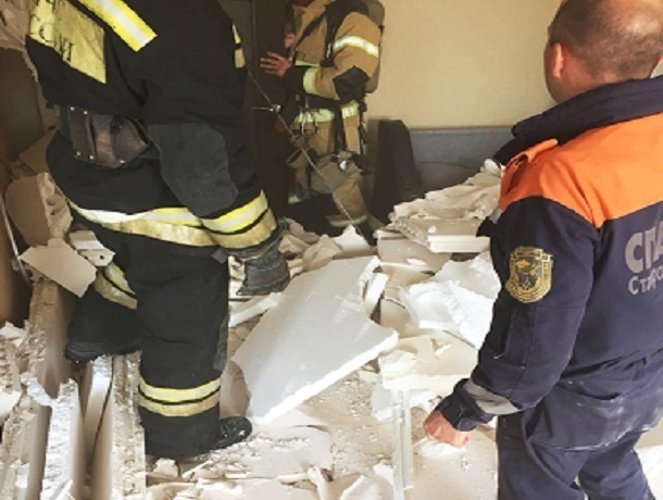 Сильный взрыв серьезно повредил две квартиры в многоэтажке в Ставрополе Сильный взрыв серьезно повредил две квартиры в многоэтажке в Ставрополе