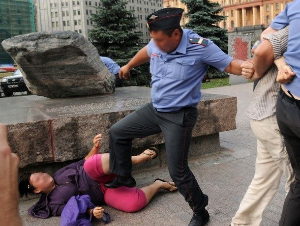 На Ставрополье полицейского подозревают в избиении за донос