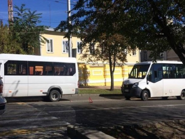 Две маршрутки с пассажирами побились в ДТП в Ставрополе — женщину увезла «скорая» Две маршрутки с пассажирами побились в ДТП в Ставрополе — женщину увезла «скорая»