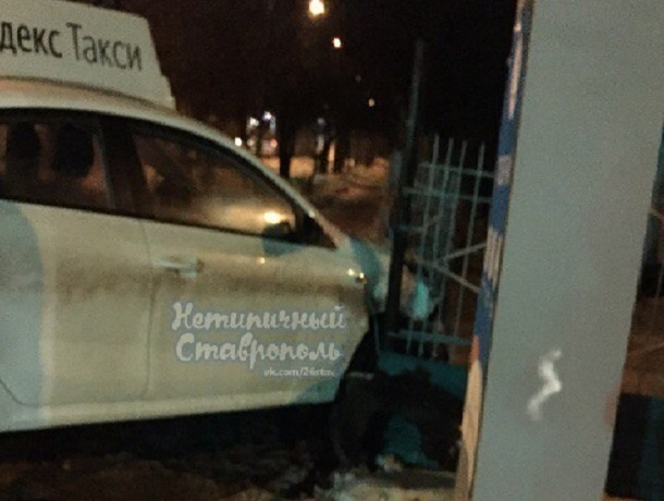 В столкновении двух иномарок в Ставрополе участвовала машина такси В столкновении двух иномарок в Ставрополе участвовала машина такси