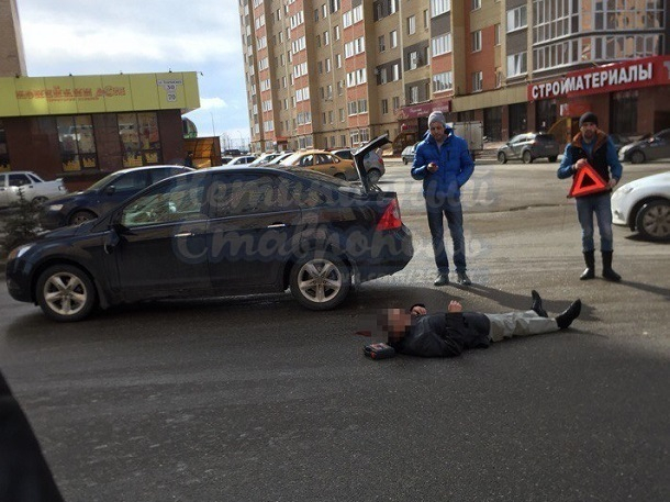 Молодого мужчину сбила иномарка на перекрестке в Ставрополе Молодого мужчину сбила иномарка на перекрестке в Ставрополе