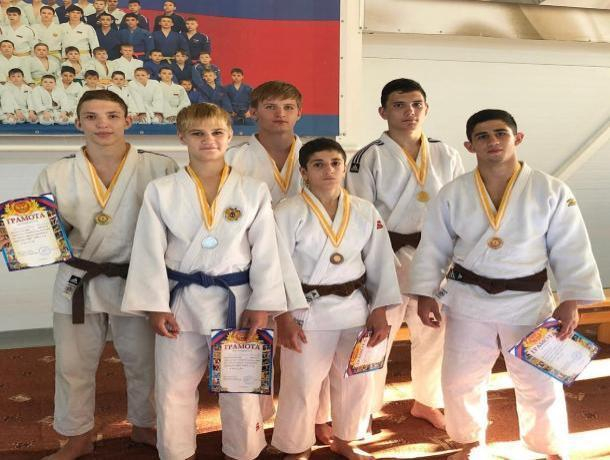 Дзюдоисты из Железноводска выиграли первенство в краевых соревнованиях Дзюдоисты из Железноводска выиграли первенство в краевых соревнованиях
